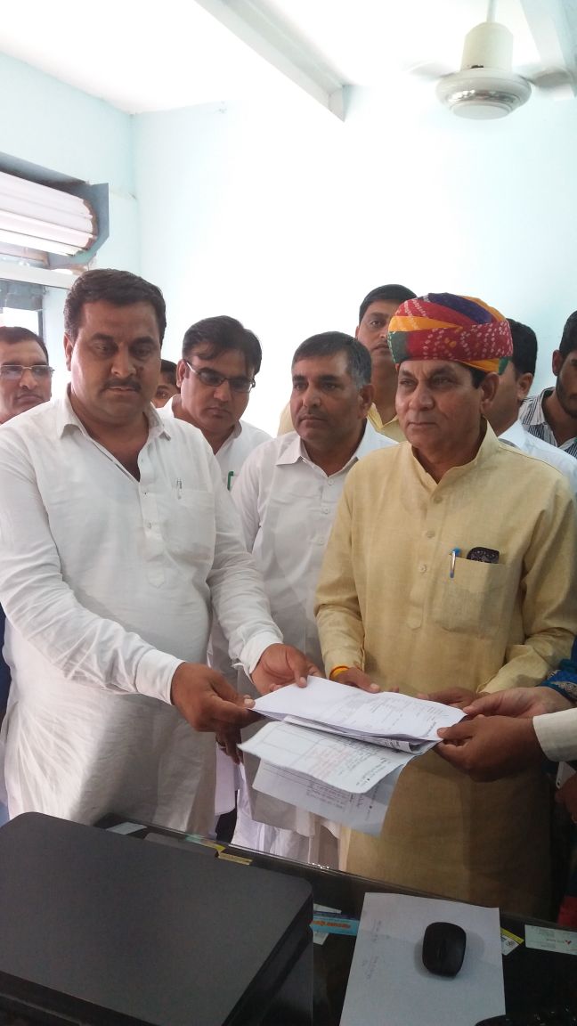 AjaysinghKilak's tweet photo. समर्थन मूल्य पर मुंग और मूंगफली की खरीद को पारदर्शी बनाने के लिए सरकार ने नया सॉफ्टवेयर बनाकर पहली बार ऑनलाइन खरीद प्रक्रिया शुरू की है। https://t.co/1NwqDpggdW