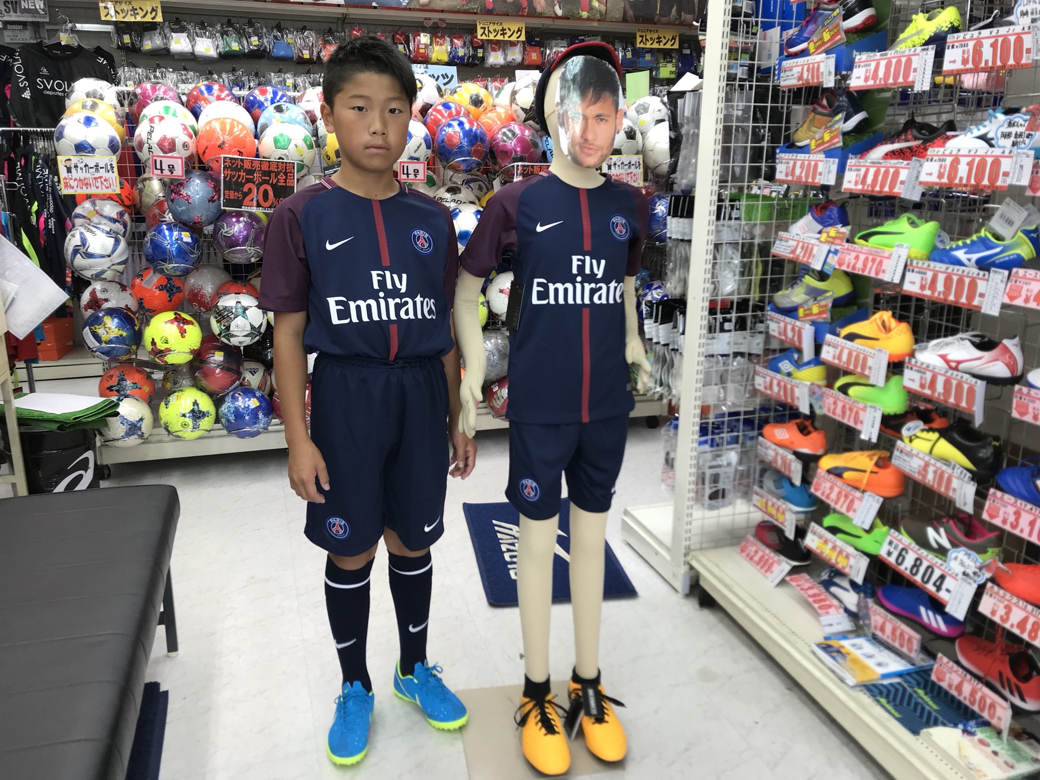 O Xrhsths フットボールショップ パシオン 川越店 Sto Twitter 全身ネイマールコーデが完成 川越パンサーのきらは君 かっこいい ネイマール Psg オリジナルマーキング T Co C3coh4vwb4 Twitter