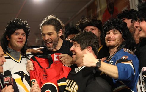 Jagr crashed an interview with the 'Traveling Jagrs' &amp; it was awesome. MORE @ bardown.com/1.878778