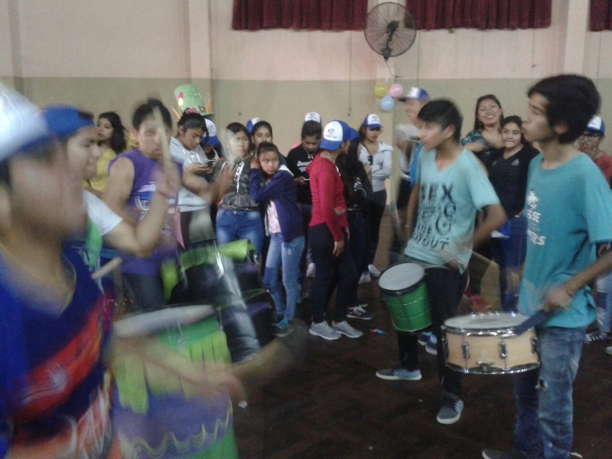 CAJsiglo21's tweet photo. Nuestros chicos participando en todo, estatua viviente y batucadas!!!!!!!! https://t.co/ymcjr8Uddt
