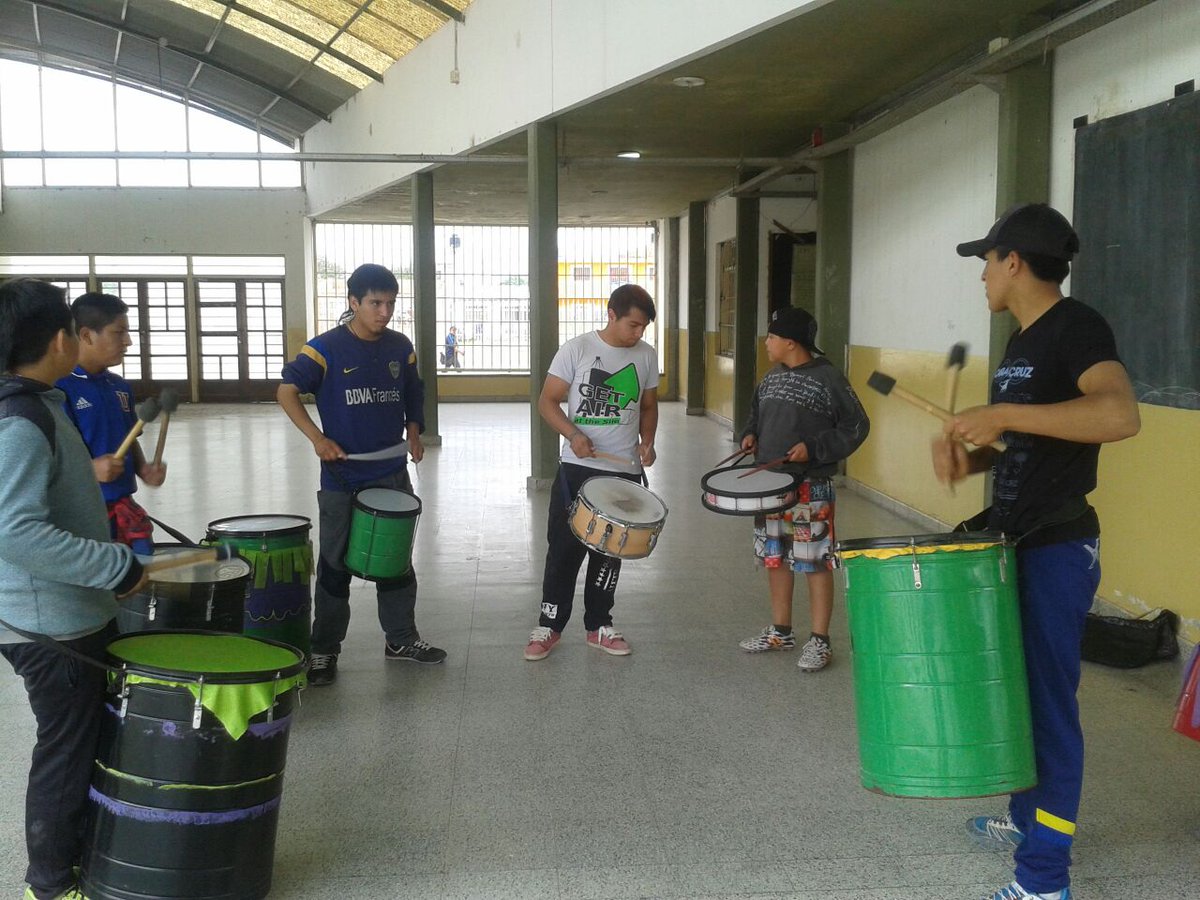 CAJsiglo21's tweet photo. En el taller de canto motivando con videos musicales y la batucada sacando nueva rutina, geniales!!!!!! https://t.co/ZmoFV5OOLo