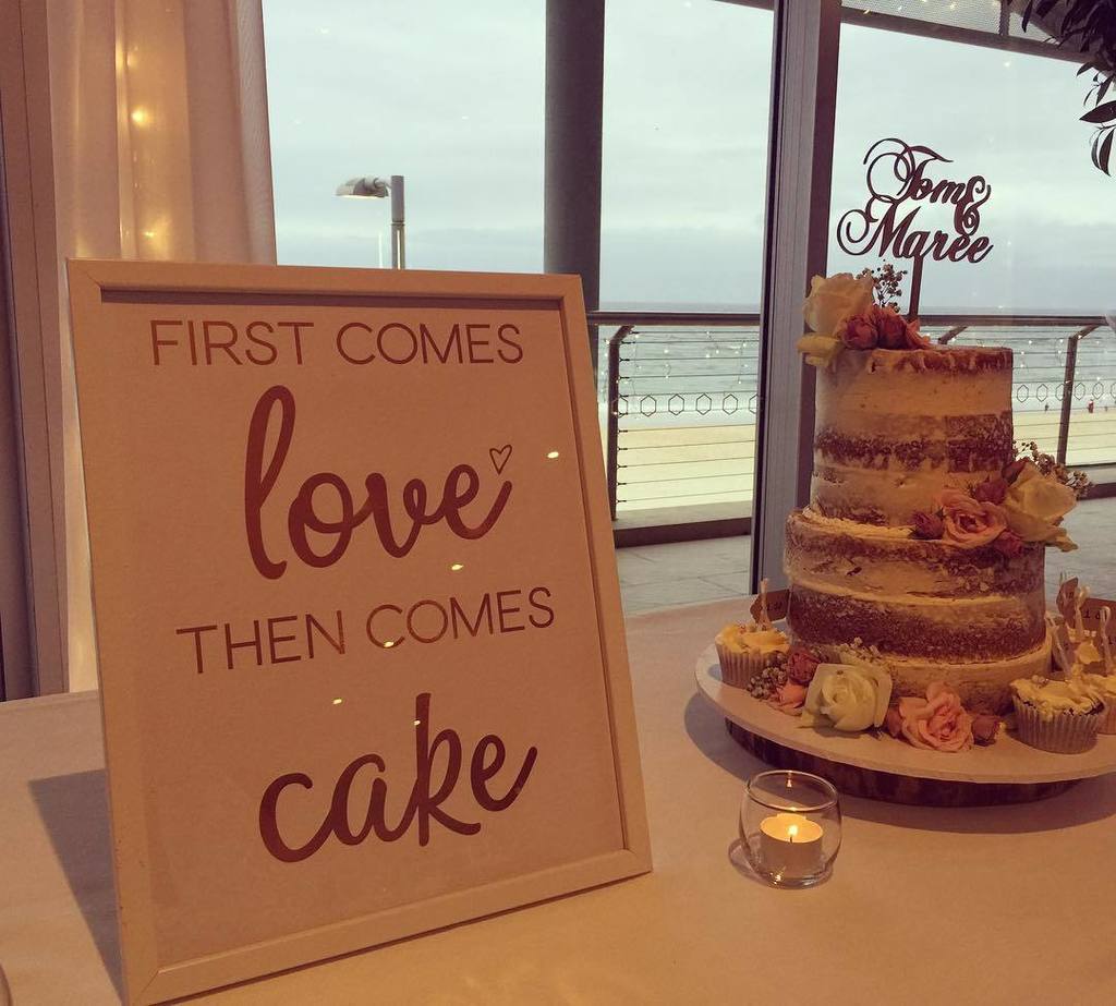 HelsClancy's tweet photo. First comes love💕then comes cake 🍰

#weddingcake #nudecake #spongecake #cupcakes #lovecake #weddingreception #wedd… https://t.co/ZXVJ8UdR67 https://t.co/l1y08HRYIB