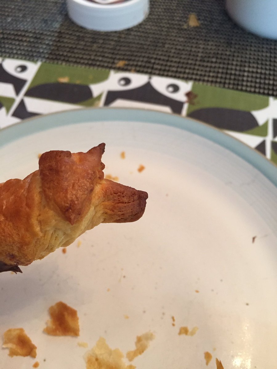 richsageUK's tweet image. I&apos;m sure there&apos;s an Alsatian in my morning croissant #breakfast #food 🐺😏