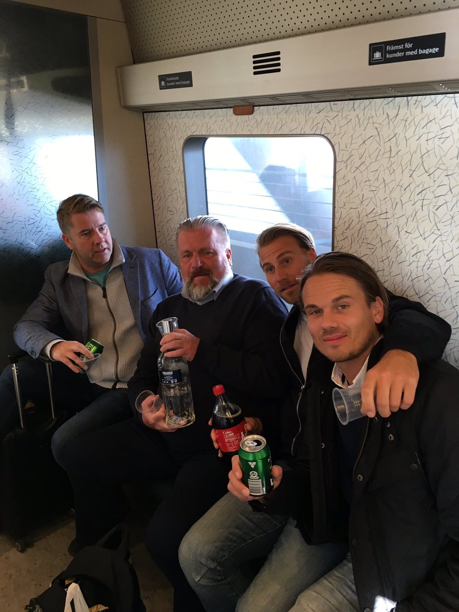 Davidss83's tweet photo. Lördag på Söndag #YOLO #evigtunga #peppessvensexa https://t.co/oIAIkJEske