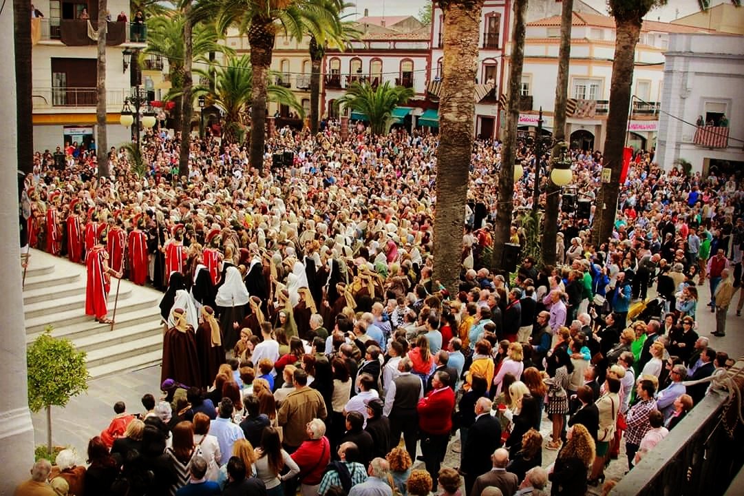 Ayer, se celebraba el primer encuentro entre los directores de escena. ¿Nuevas sorpresas? ¿Algún cambio? #Ven #Y #Apasiónate <a href="/OLIVAFRONTERA/">OLIVA DE LA FRONTERA</a>