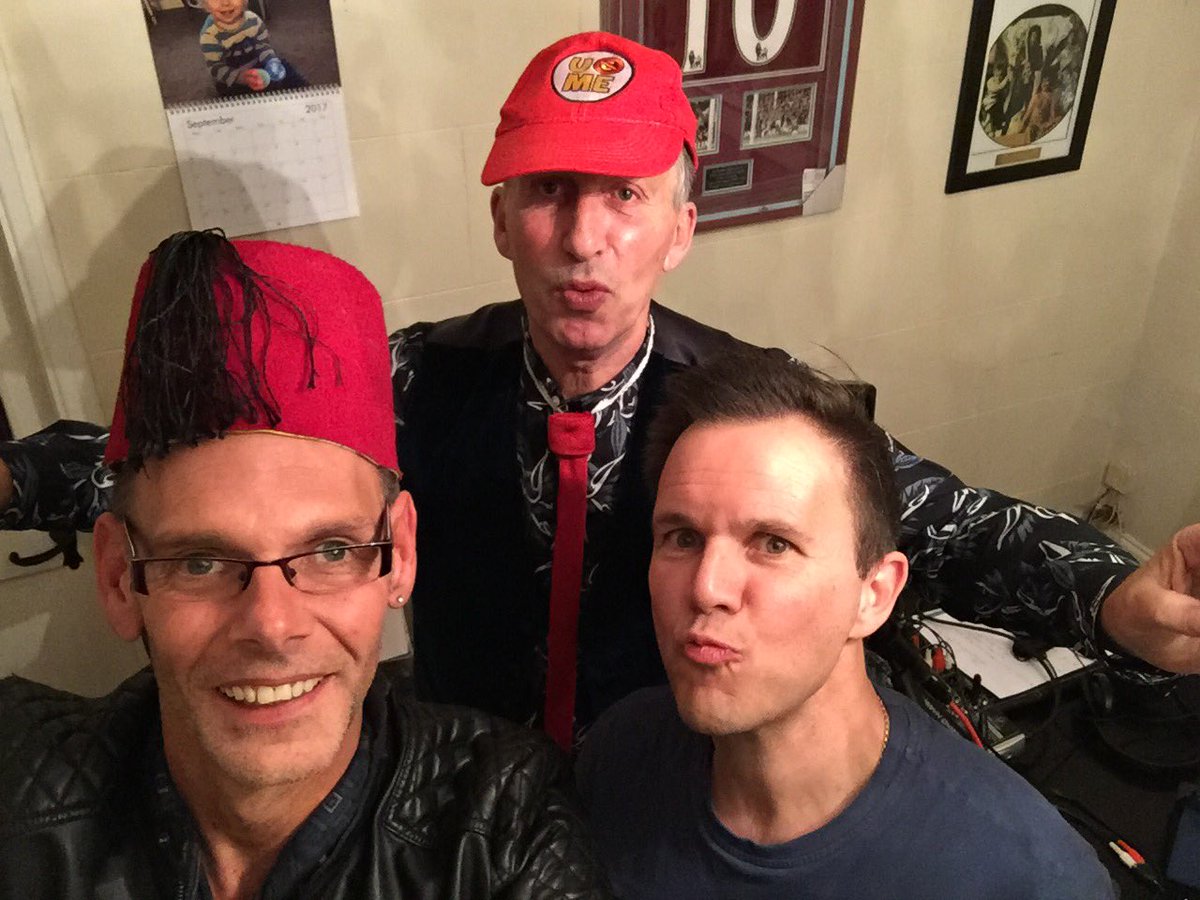 Always great catching up with #nutters <a href="/TheGaryGoodmaze/">Gary Goodmaze</a> <a href="/realJohnnyward/">Johnny ward.</a>