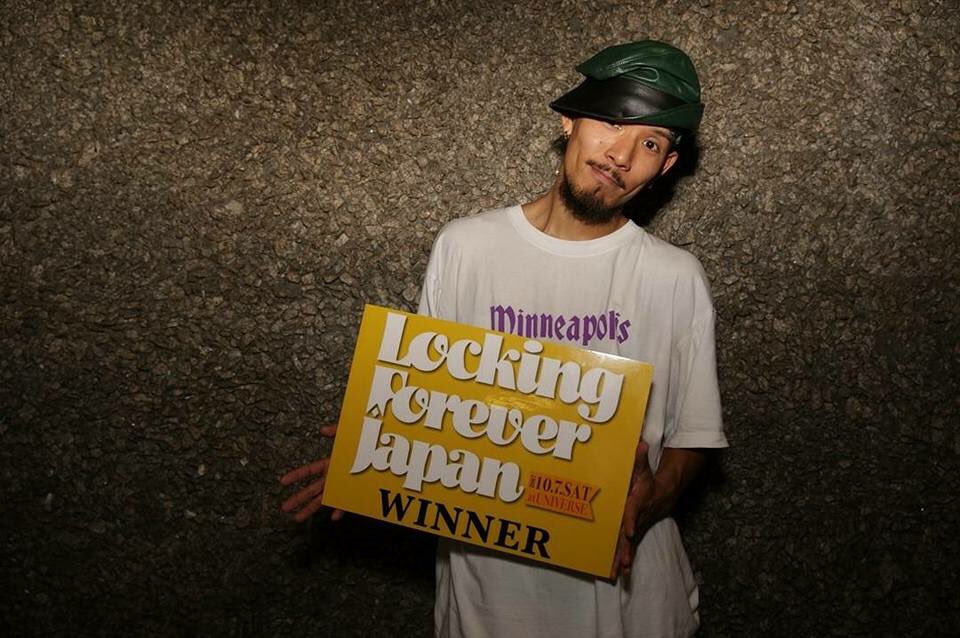 homies_jpn's tweet photo. "Locking Forever Japan"2017
エントリー者137名‼️
しれつなバトルを勝ち抜き、、
我らがHOMIES代表のNOBBYさんが見事優勝されました🙌🏾🏆✨
本当におめでとうございます🎉
#homies073
#lockingforever https://t.co/9GVPsx3FLD