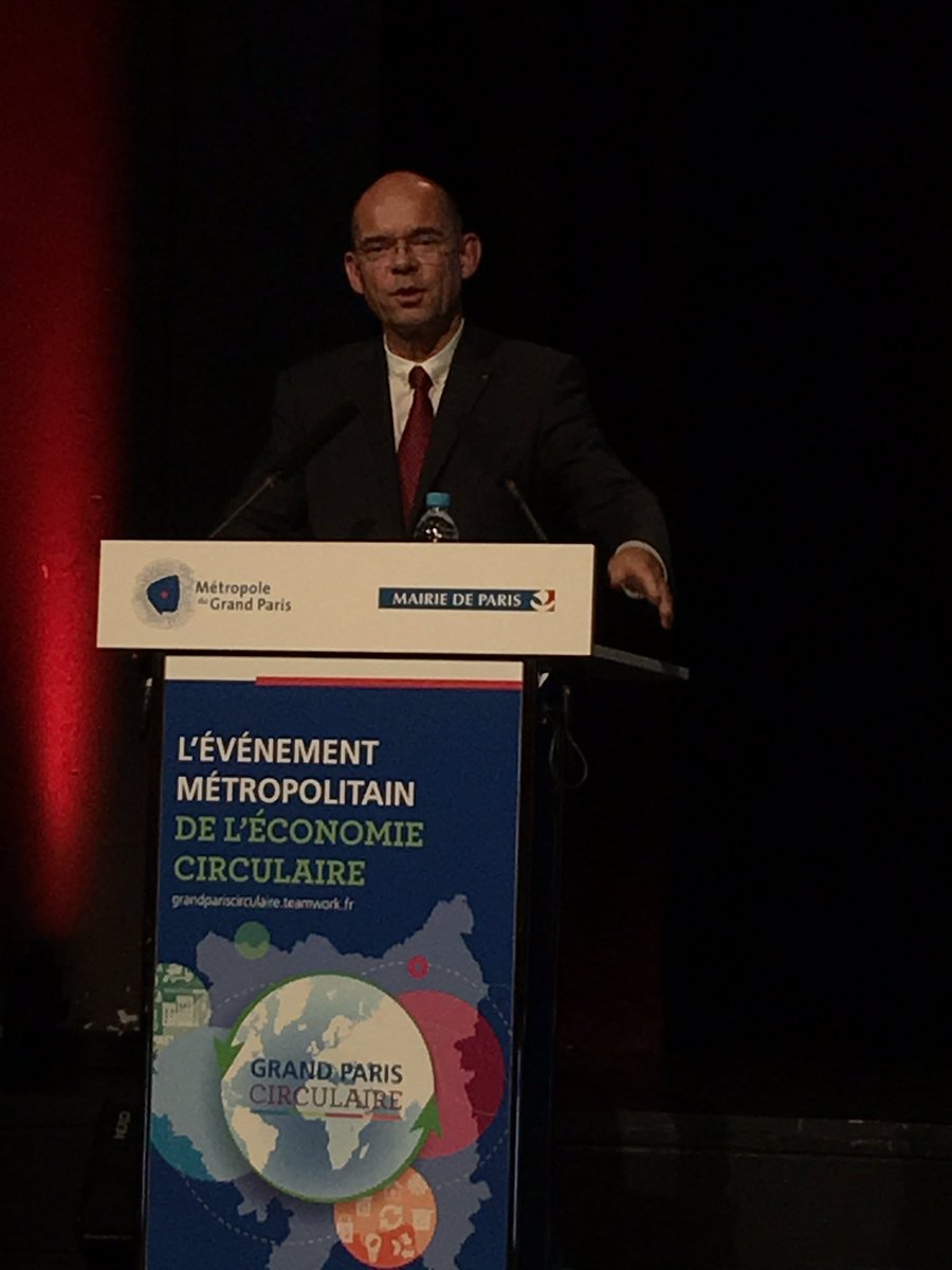 MGPCirculaire's tweet photo. .@Xavier_Lemoine clôture la 1ère édition du #GrandParisCirculaire2017 en  remerciant tous les intervenants &amp; en félicitant les lauréats https://t.co/ERmOg9C3O8