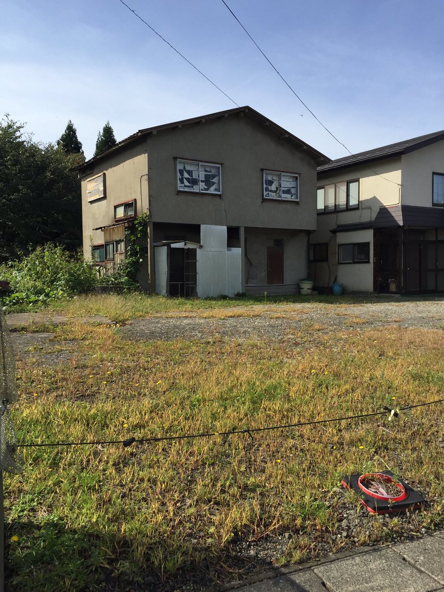 元町６丁目会長 Ar Twitter 国道沿いの家 誰も住んでいないようだが 状態から見ると 新都市開発構想の建築だと思う 今は国道沿い だが その頃は 旧国道から林の中を100メートルくらい入ったところだったはず