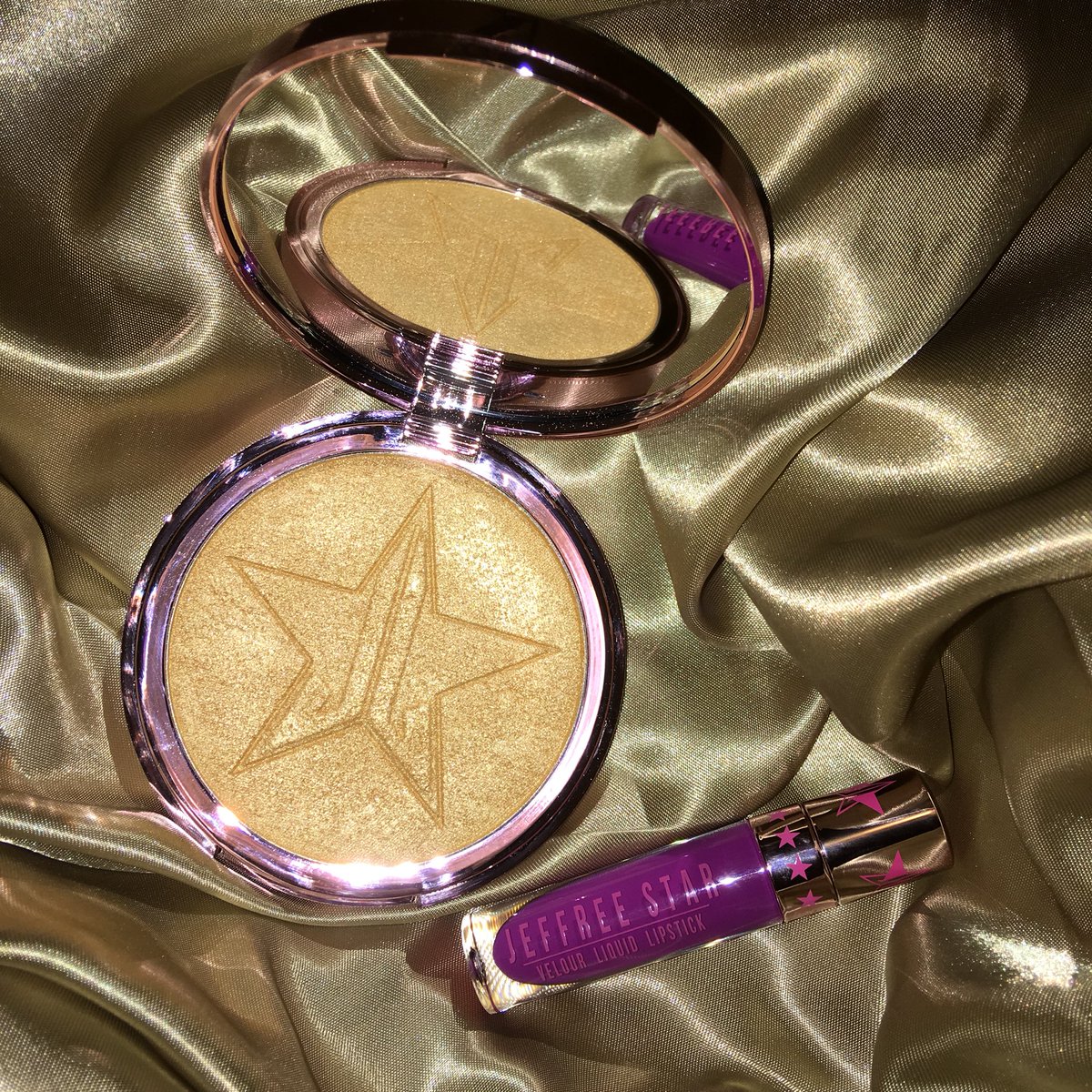 m_bnkl's tweet photo. @JeffreeStar could u please make these 2 permanent jesus have mercy theyβre stunning!!!!!!β¨β¨β¨#JeffreeStarCosmetics #summerchromecollection https://t.co/N6DsJgxbkj