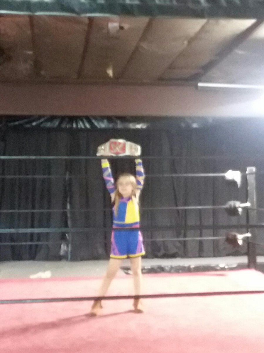 MandyMarieGandy's tweet photo. @SashaBanksWWE Lillian the legit boss at her birthday party. #PWA #InTheRingLikeDad #GARYGANDYDAUGHTER #GARYGANDY https://t.co/oWKwEoND9g