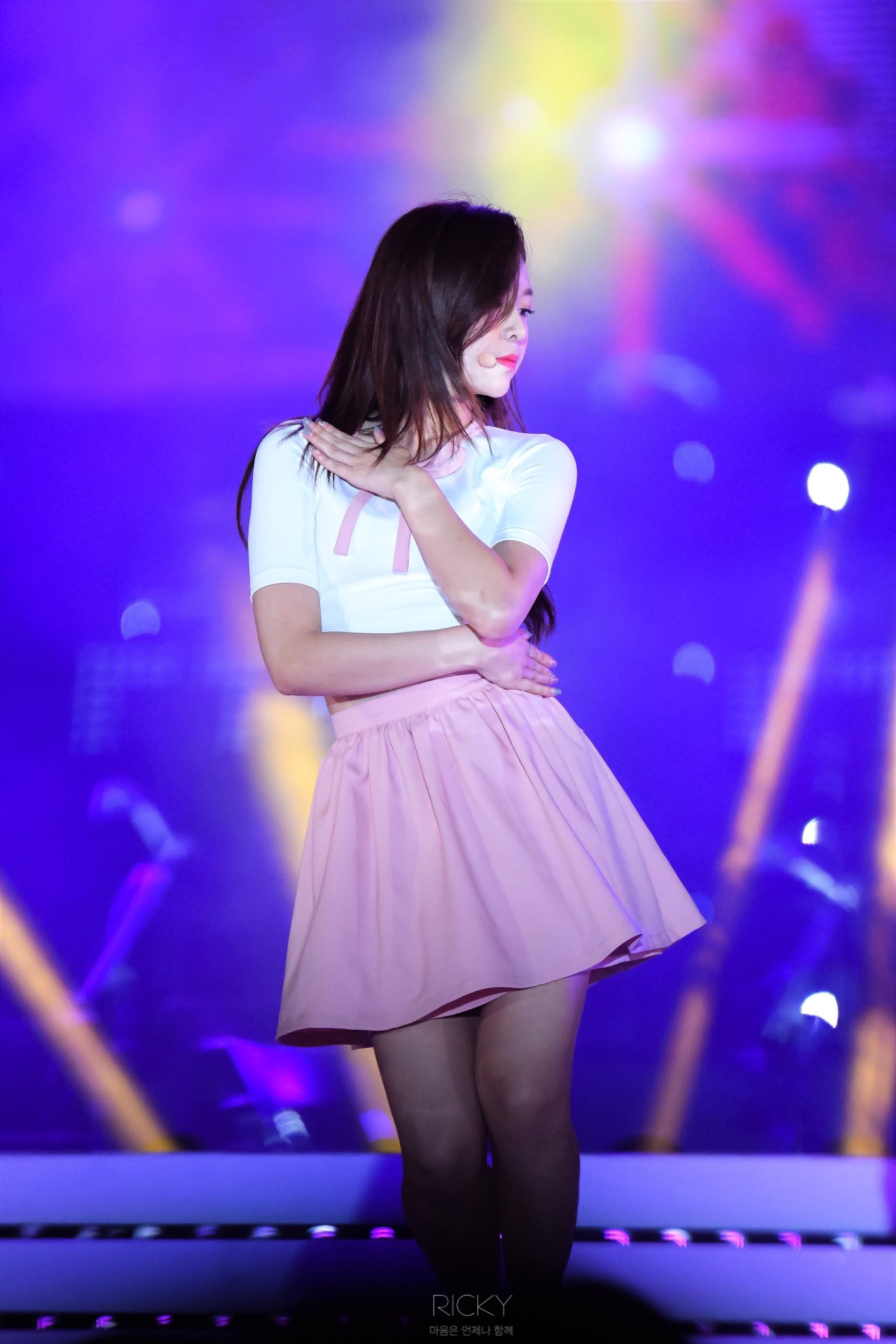 DLmHTyvV4Acarlx.jpg:orig