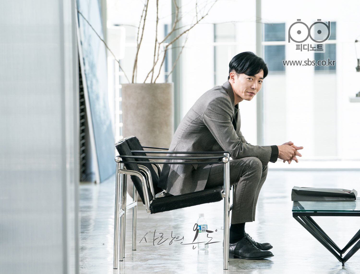 DLmIVSwVYAE80Vt.jpg:large