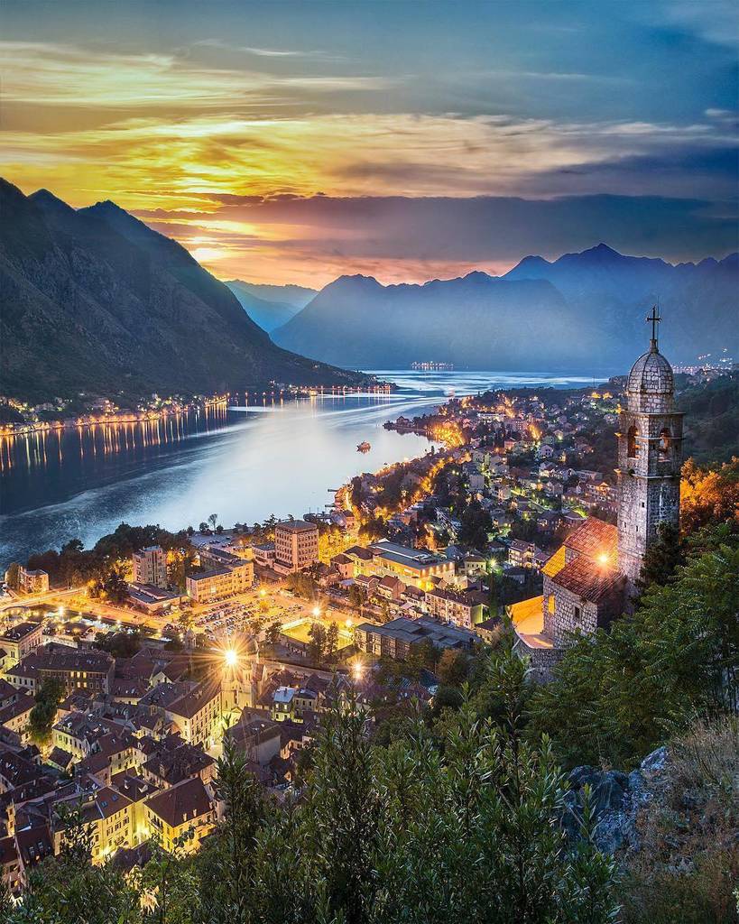 travel_reflect's tweet photo. Kotor, Montenegro.
Follow 👣 @travel_ for more travel inspo
Insta Photo 📷 @kyrenian
#kotor #montenegro https://t.co/uutWDgCRz3 https://t.co/sch6YNjwbB