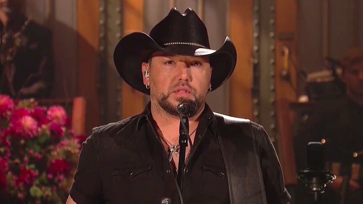 Jason Aldean addresses Las Vegas shooting in SNL opener