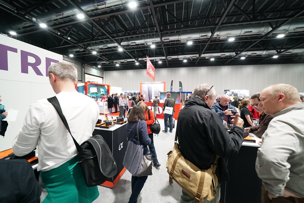 markbaberphoto's tweet photo. Incredibly busy 1st day in #Liverpool yesterday @WilkiCameras #DigitalSplash17 Final day with @Robjpugh @SonyUK stand with @MattiHemmings https://t.co/05U9DXztY5