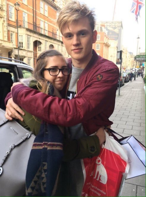paudemigod's tweet photo. A little cliché, but I pin this tweet until the day that I meet and hug them
@TheVampsband @TheVampsJames 💖 https://t.co/4kcT6DoeYq