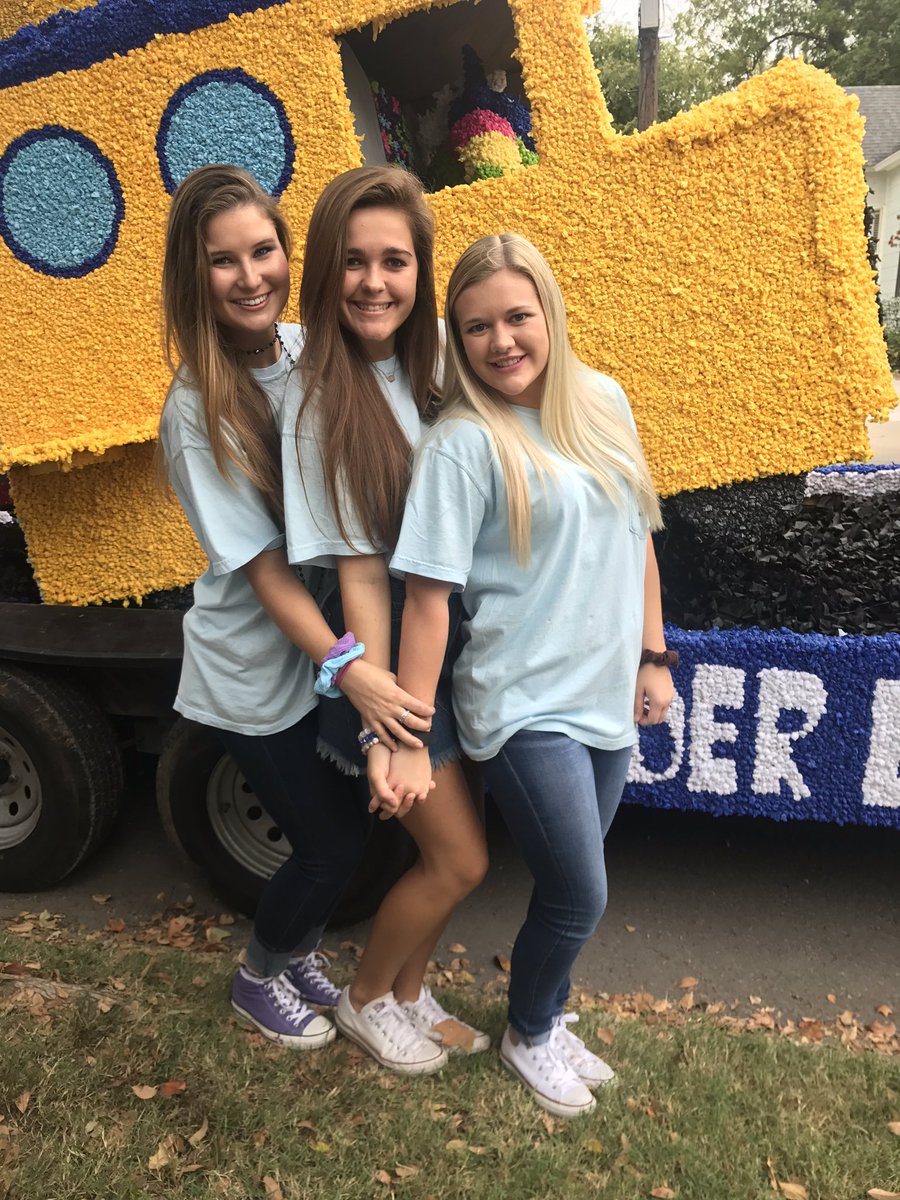KieraDelesk's tweet photo. HOCO 2017 with another win in the books ❤️🐼 https://t.co/F0CzyrP4xg