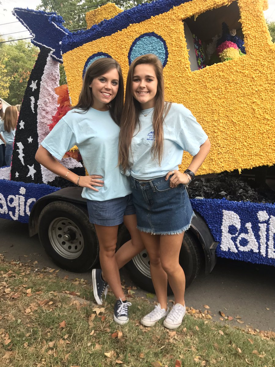 KieraDelesk's tweet photo. HOCO 2017 with another win in the books ❤️🐼 https://t.co/F0CzyrP4xg