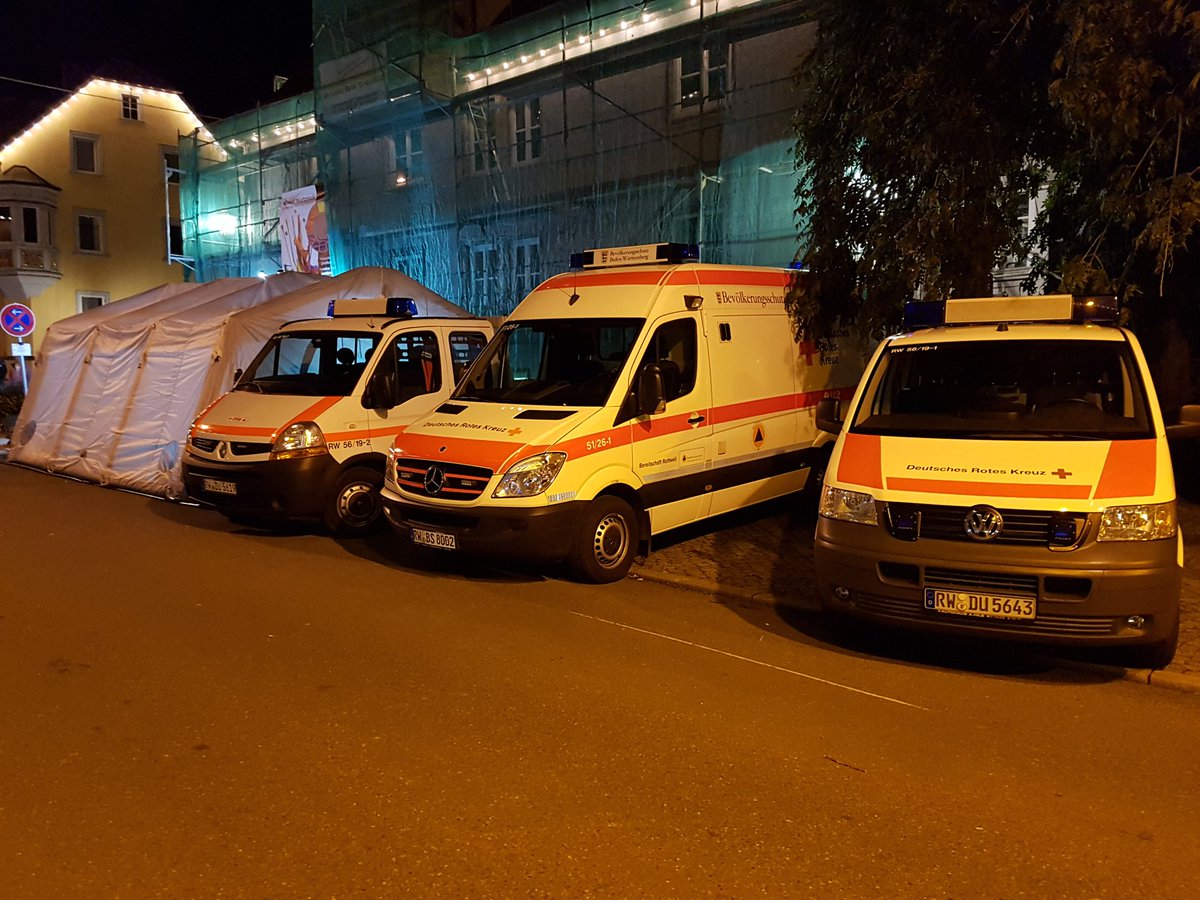 Bitzmaennle's tweet photo. Impression von letzter Nacht. Voller #EinsatzfürRottweil beim #Turmfest @roteskreuz_de #Rottweil https://t.co/XDnjzO3o35