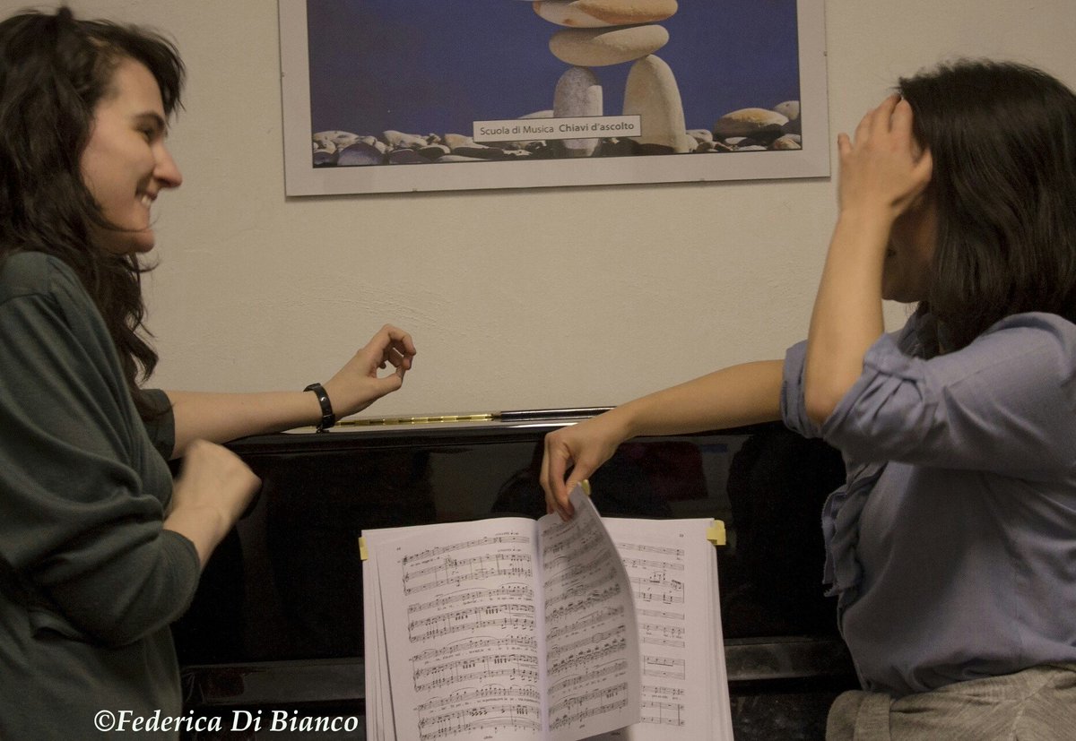 GiadaMariaZanzi's tweet photo. In #Prova • Ph. @federica90dibia • #Prove #Rehearsal #Rehearsals #Singer #Singing #Opera #LightSoprano https://t.co/FOg7TEhpNu