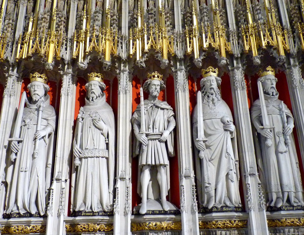 LunarossaUK's tweet photo. "Not all the water in the rough rude sea can wash the balm from an anointed king." #RichardII #ShakespeareSunday #kingscreen #yorkminster https://t.co/N0I0yQwBgU