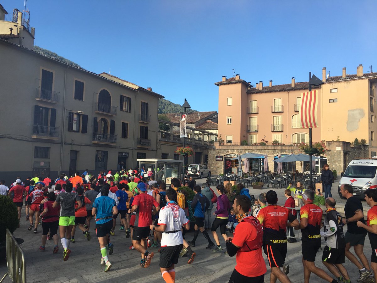 MiquelRoviraC's tweet photo. A la sortida de la Trail @EsportsTCA @terradecomtes #Ripoll https://t.co/4xscTuKuUg