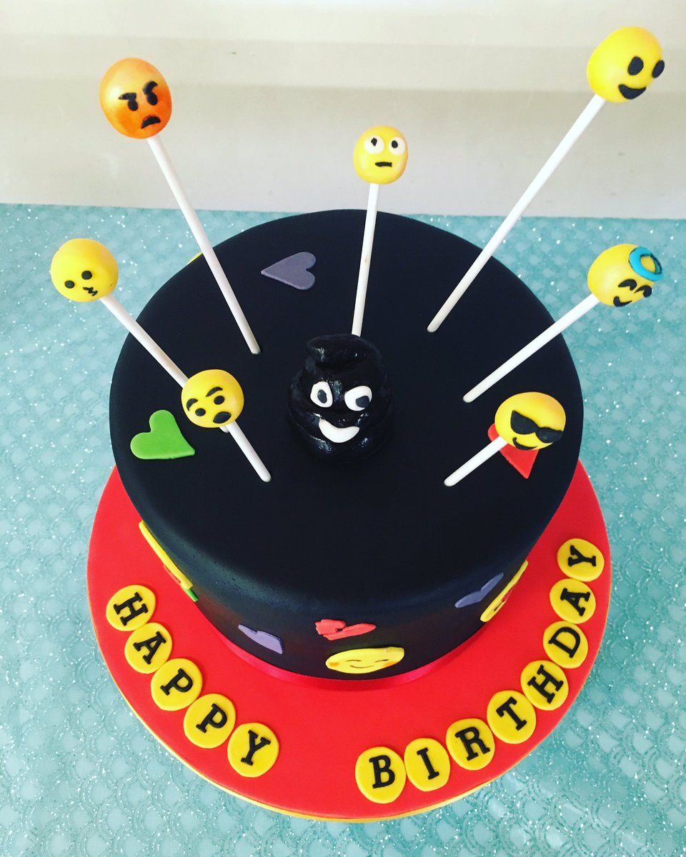 You only enter your teens once! A fun #EmojiCake from <a href="/SugarSistersNZ/">Sugar Sisters NZ</a> for a #13th #Birthday celebration 🎉🎁🎈😍🎂#Wellington #PartyPlanners