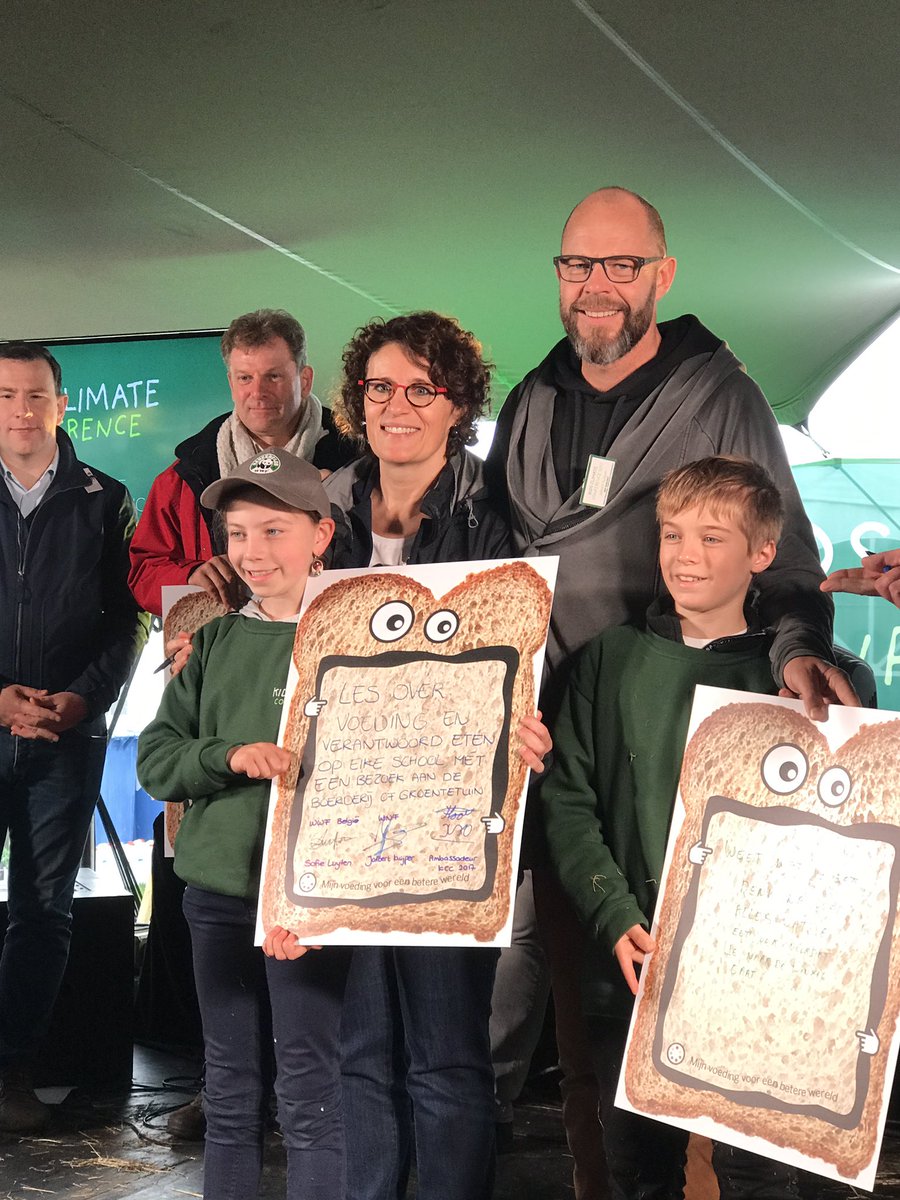 wwfnederland's tweet photo. Het beste idee van de Kids Climate Conference 2017: les over voeding en verantwoord eten en op bezoek bij de boerderij ๐ #kcc2017 ๐๐ https://t.co/vTcA9rx3yx