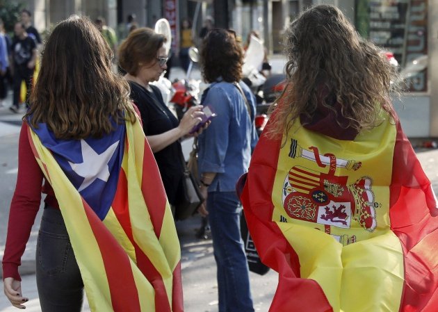 f_villaubi's tweet photo. En las manis del 3-O convivieron pacificamente banderas españolas  esteladas. Q pasaria hoy en la mani voy con una estelada #RecuperemElSeny https://t.co/r8PjYeQYAZ