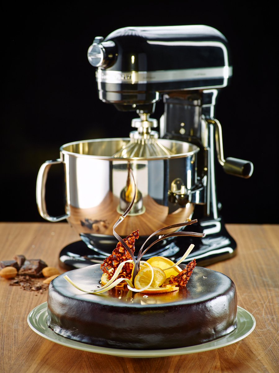 LagoonaMall's tweet image. Use the #KitchenAid Bowl-Lift Stand Mixer to make these fan-favorite treat for the whole family! Visit #TableArts at #LagoonaMall today!