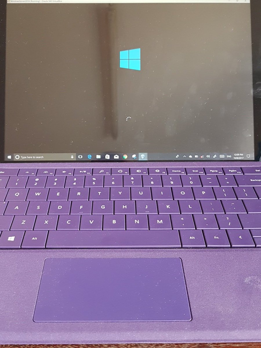LinleyMeslier's tweet photo. Installing #WindowsServer2016 on my @chuwidotcom #SurBook. #WindowsInsiders #MVP https://t.co/hwQCtuqdHF