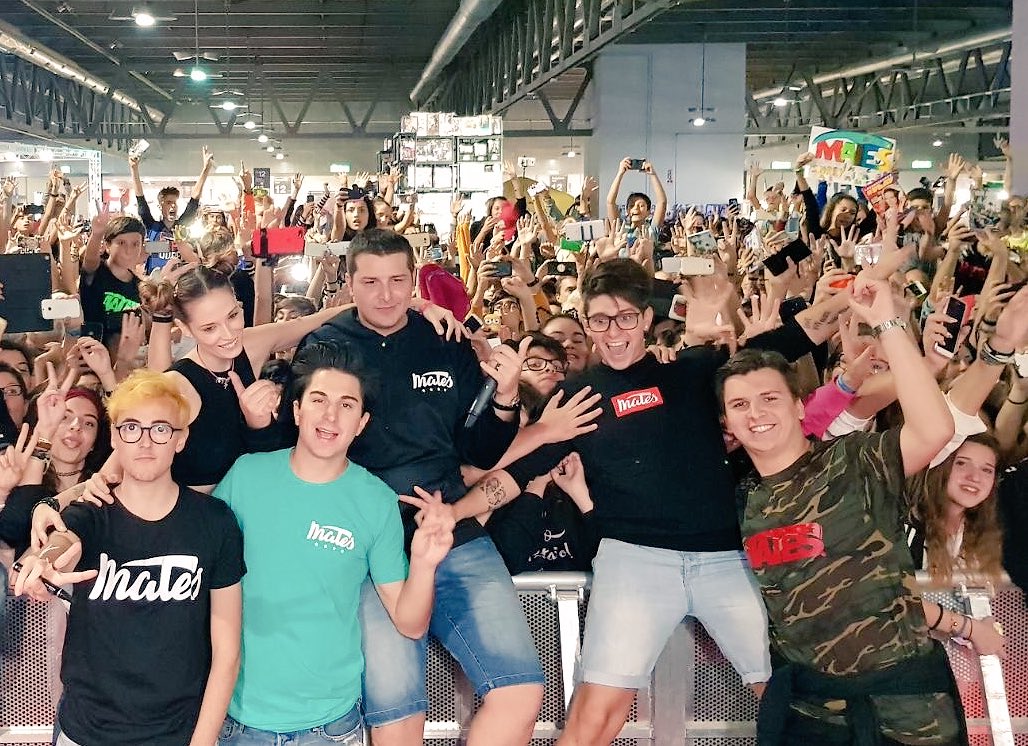 vegasyt_'s tweet photo. Nessuno guarda la macchina fotografica... 😆 https://t.co/OFNcidqOUi
