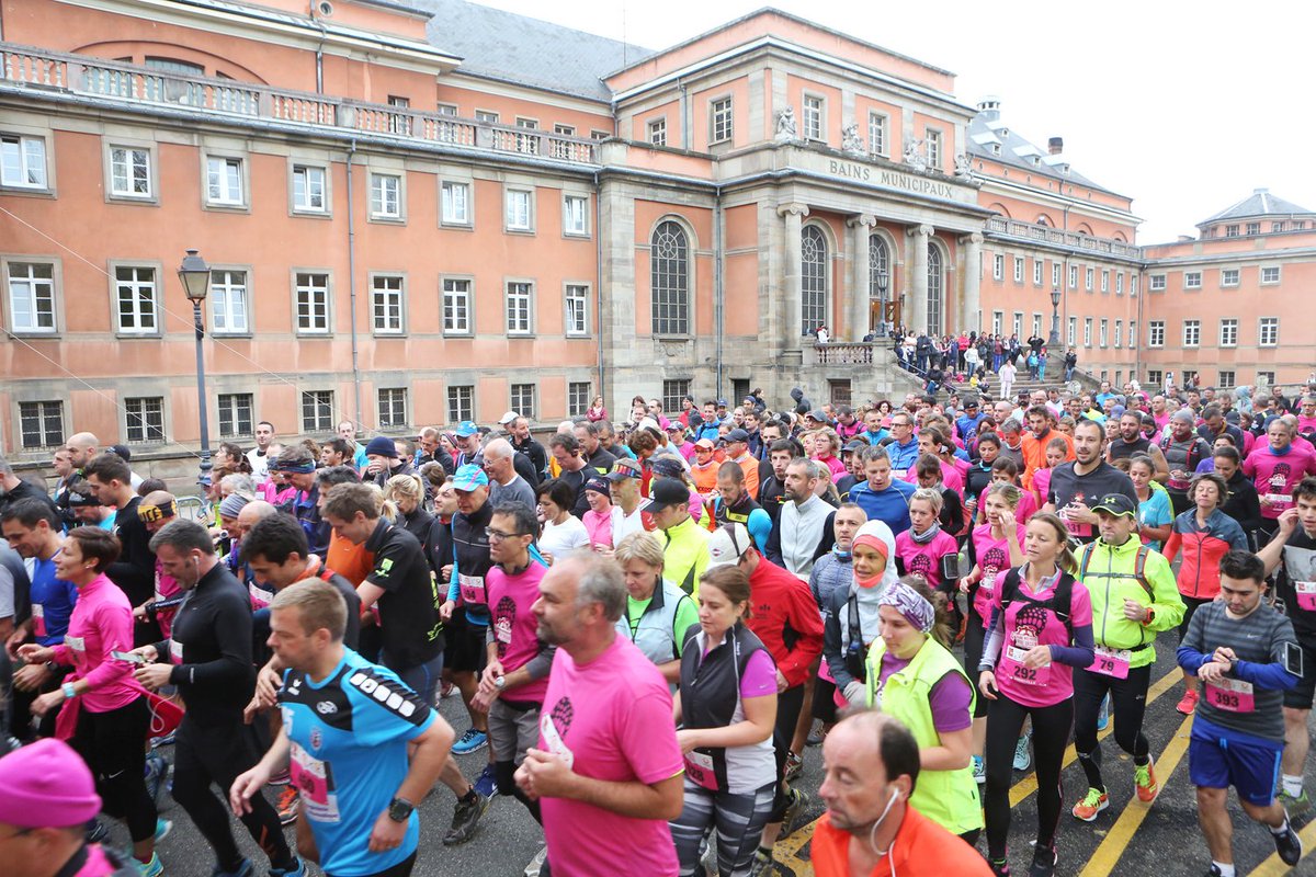 mulhouse's tweet photo. Le Grand #Mulhouse #TrailUrbain c'est parti ! 1000 coureurs au départ, 12 km pour voir la ville autrement #GMTU #Mulhousebouge https://t.co/Ye8o0Gf31D