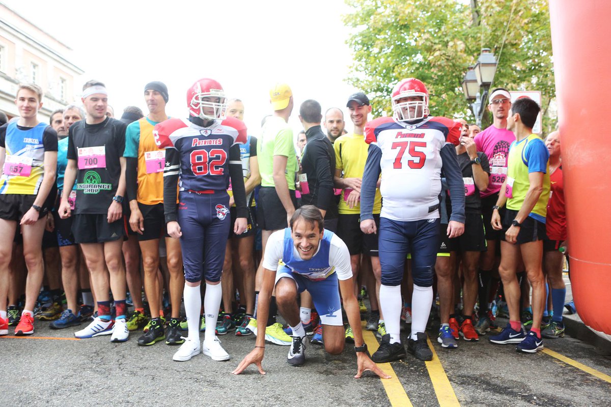 mulhouse's tweet photo. Le Grand #Mulhouse #TrailUrbain c'est parti ! 1000 coureurs au départ, 12 km pour voir la ville autrement #GMTU #Mulhousebouge https://t.co/Ye8o0Gf31D