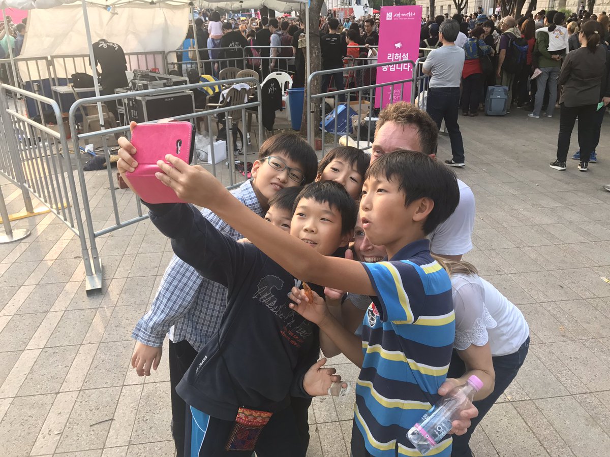 holscj87's tweet photo. Last day at the Seoul Street Arts Featival & we've had a great 6 shows of @JoliVyann #lancemoi here. Thank you to the whole team. #xtrax https://t.co/fuZb8wTn4h
