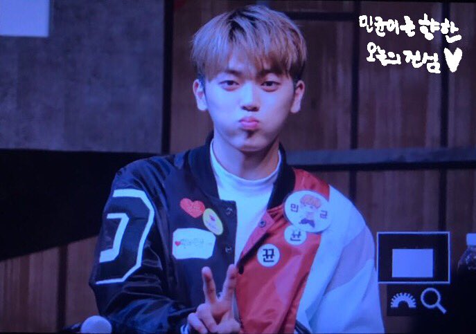 19951116_com's tweet photo. 171008 북파크 팬싸인회 프리뷰

성인남자가 과연 어디까지 귀여울수 있는지 알아보는 실험중인거같은데......

#온앤오프 #ONF #onoff #박민균 #MK #민균 @WM_ONOFF https://t.co/dYy2KDrA3M