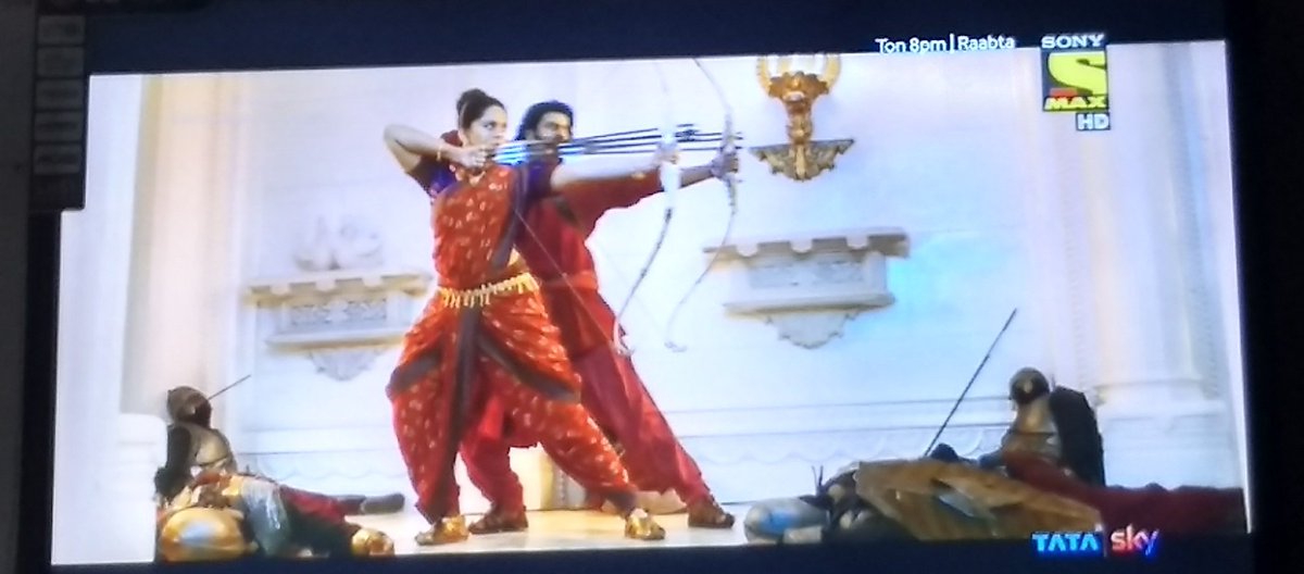 Anmol_77's tweet photo. The best Scene from Baahubali 2 #Prabhas #Anushka together #Baahubali2 #RudraSa #Baahubali2TVPremiere https://t.co/VpqkGQgA2d