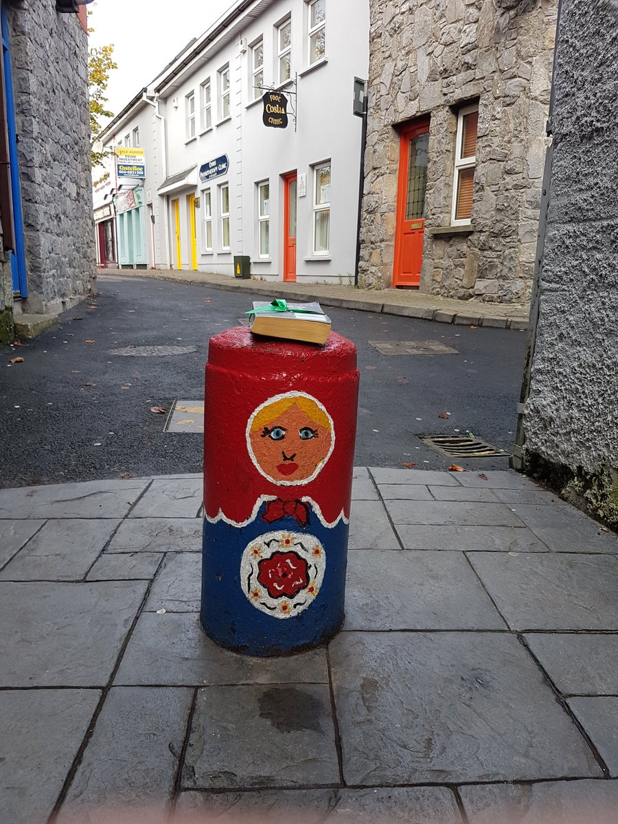 yourwanemily's tweet photo. The Memory Keepers Daughter by Kim Edwards is for the taking in #Ennis this morning. #ibelieveinbookfairies https://t.co/j7ZTRBfuTp