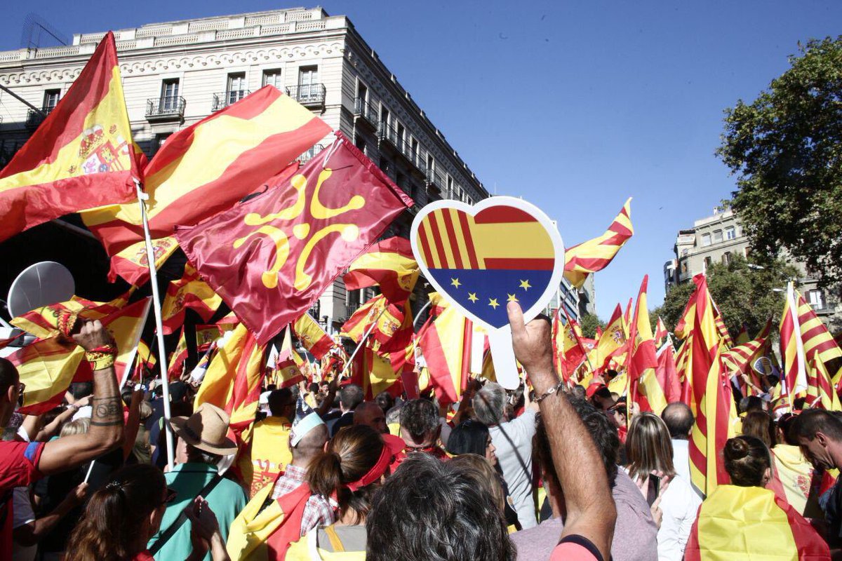 Albert_Rivera's tweet photo. Hoy los catalanes que también queremos ser españoles y europeos salimos a la calle para parar el golpe separatista. La democracia ganará. https://t.co/xXWRMLwyNU