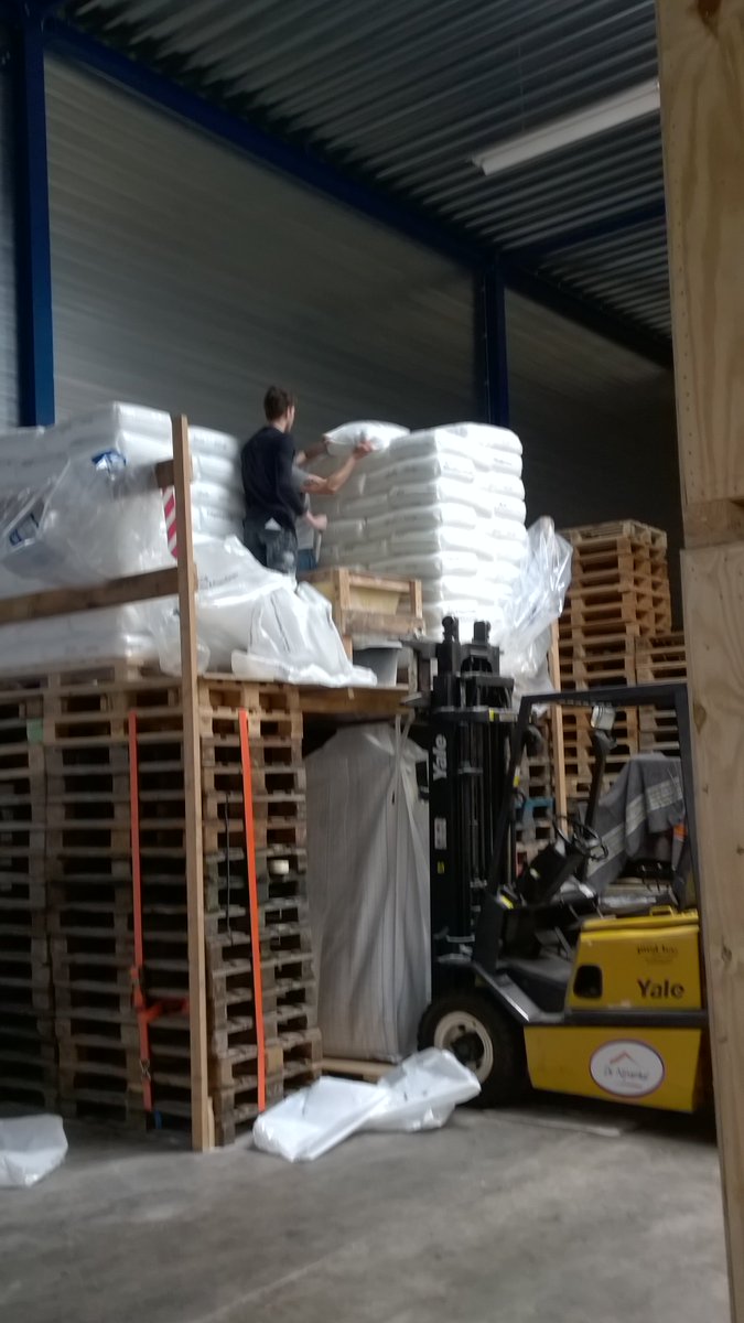 Komende week beginnen we weer aan een nieuwe logistieke opdracht: overstorten van materiaal uit zakken in big bags.