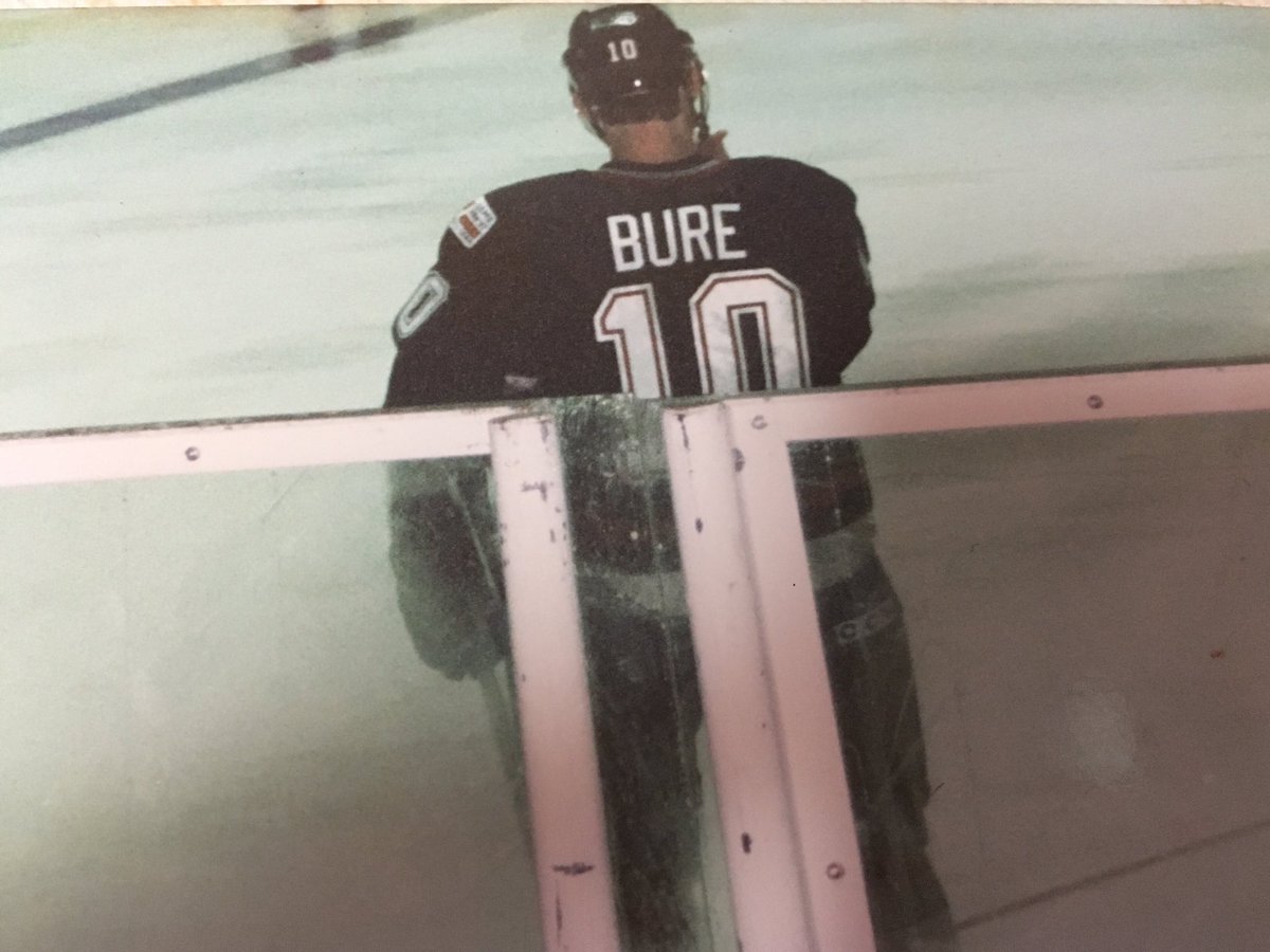 アイスホッケープレイヤーとしては子供の頃のスーパースターはロシアの