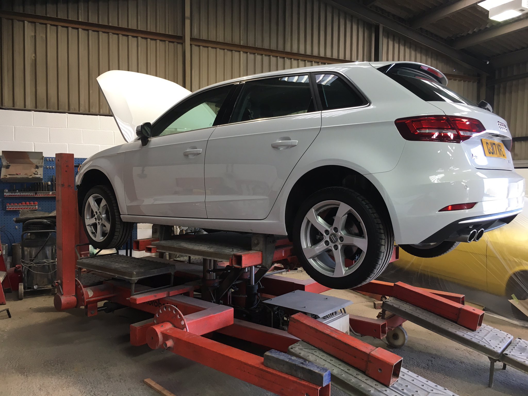 Storey's Accident Repair Centre Ltd on Twitter "Couple of vehicles on