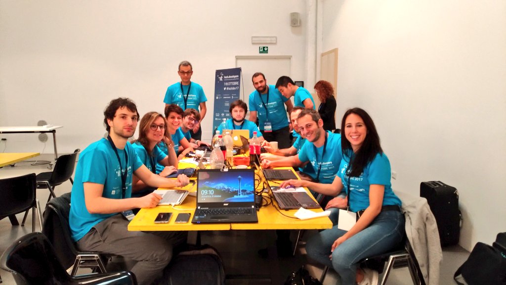 Alcuni non hanno chiuso occhio, altri hanno ripreso ormai già da qualche ora: il secondo giorno di #hackdev17 è iniziato alla grande