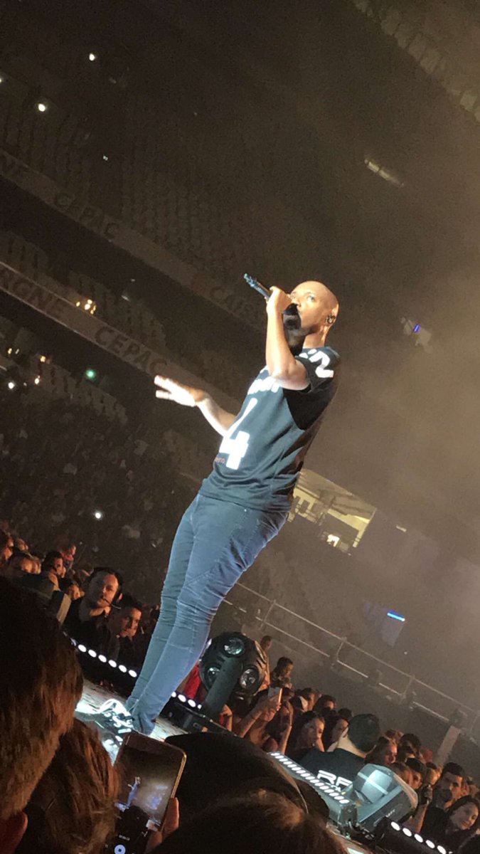 CYND3I's tweet photo. @Sopranopsy4 concert de malade !! j’en ai fait de tes dates mais celui-là c’était monumental merci à toute l’équipe #SopranoVelodromeSkyrock https://t.co/wrsccoGbUN