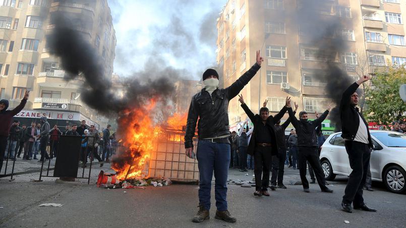 gekiteibattle's tweet photo. #ANTIFA　はテロリストだ！彼らは暴力集団だ！路上の車に放火し、店舗を破壊するテロ集団！　#日本共産党　#社民党　#立憲民主党　#しばき隊　#有田芳生　#レイシスト有田　#菅野完　#性犯罪　#放火　#略奪　#暴行 https://t.co/njNeUAFPVv　#DOKDO #독도 #위안부　#EastSea　#FUCKKOREA　#반일　#KPOP