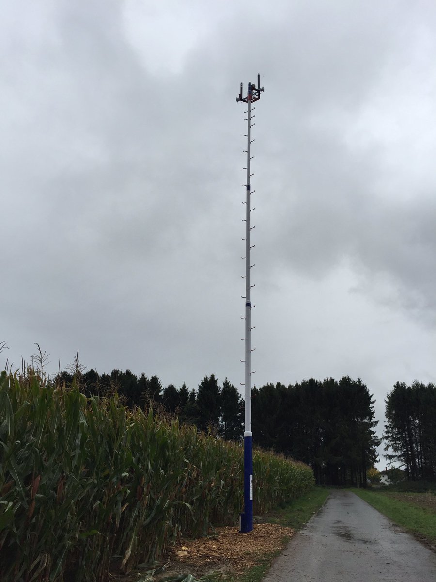 ThomasDOTwtf's tweet photo. Installation ist fertig und der Mast hat schon uplink. Refugees surfen. Wetter: https://t.co/D8FoiseHKj #Freifunk #RefugeesWelcome https://t.co/Aqz7AWR3Js