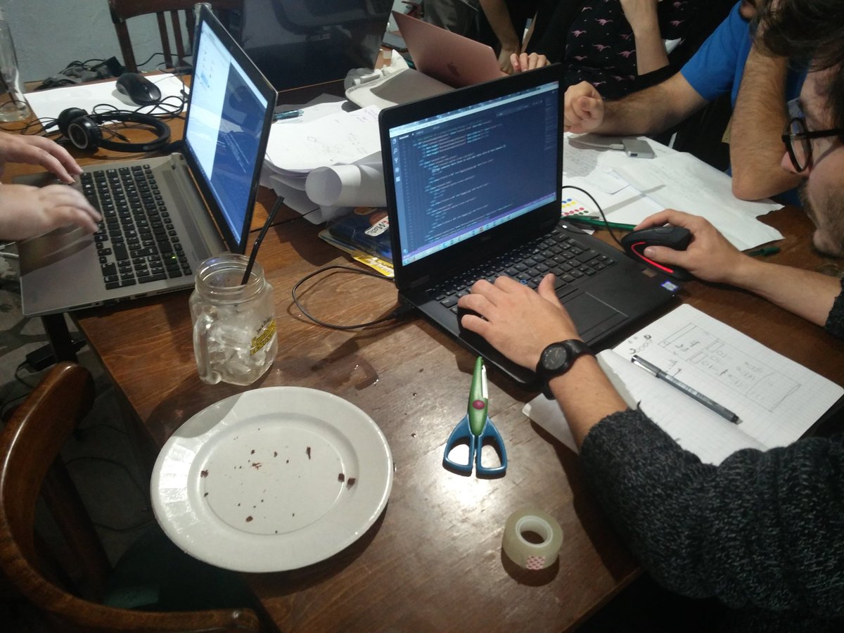 BVallauri's tweet photo. Les équipes du #Hackaconrennes en pleine finition de leur proposition de valeur et de leur pitchs à 17h.
On vous attend ! https://t.co/BGsWVP737j