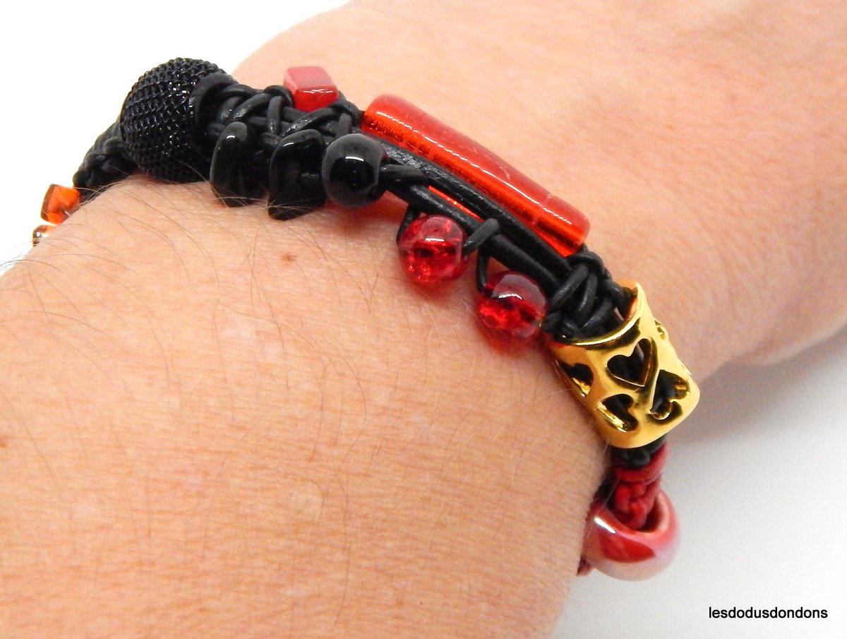 lddbracelets's tweet image. Bracelet cuir noir et rouge.