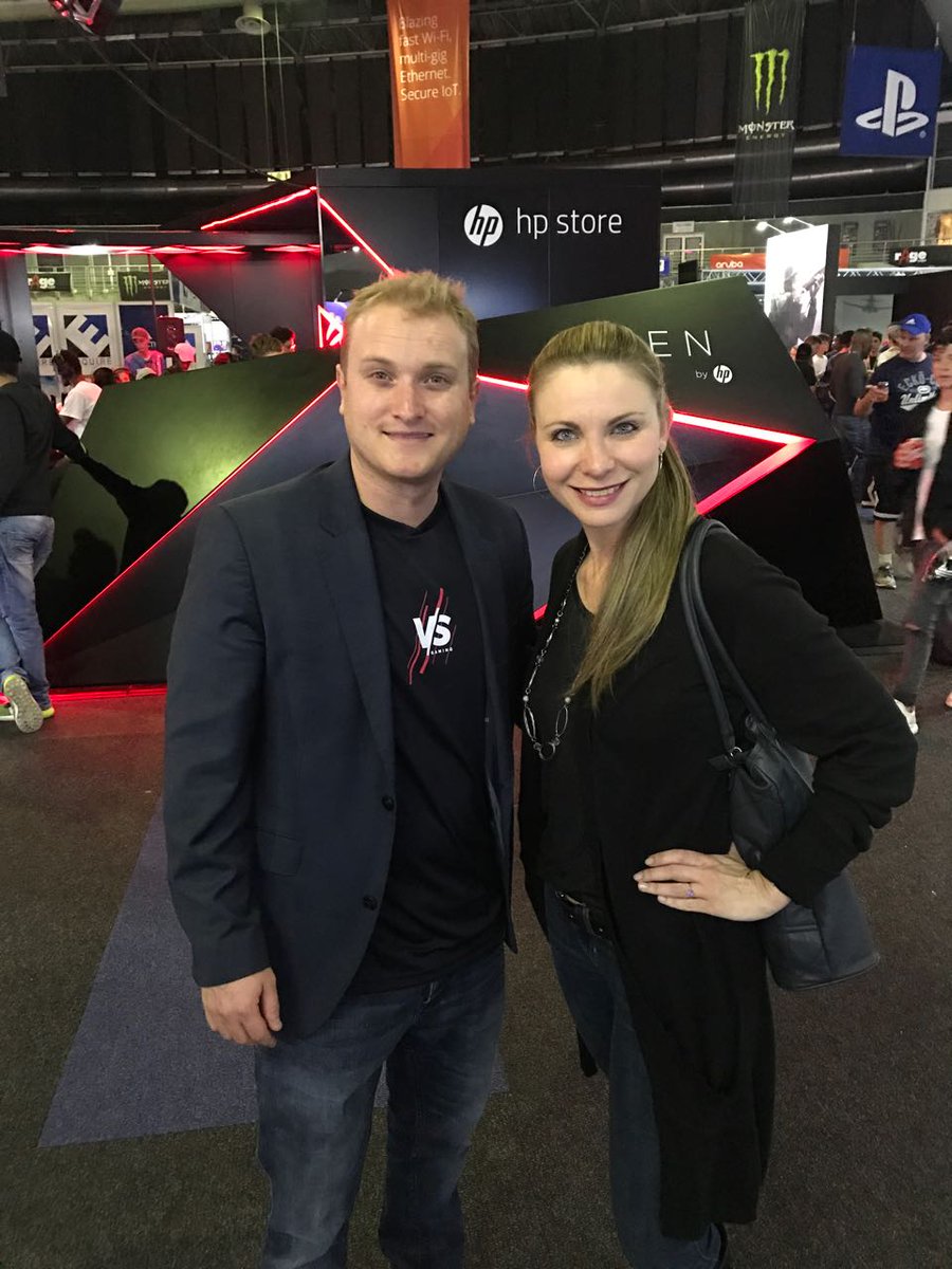 ryan_macquet's tweet photo. Bumped into @rianette @SaveTNet https://t.co/c6UoQ0d6Q6